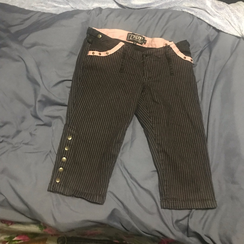 Tripp NYC - Capri w/ black and pink pinstripes